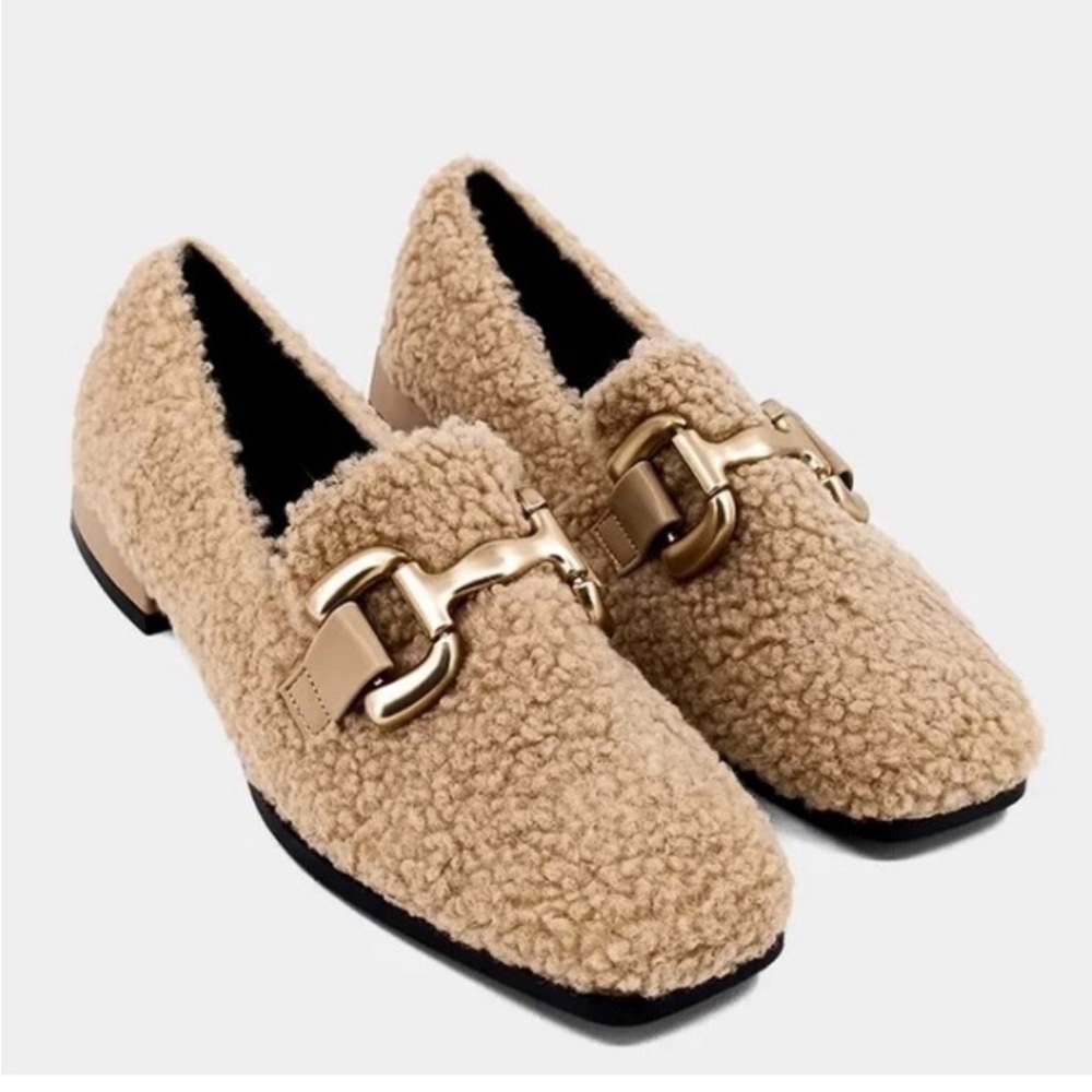 ShuShop Cream Sherpa Loafers with Gold Bit Detail – Size 7.5